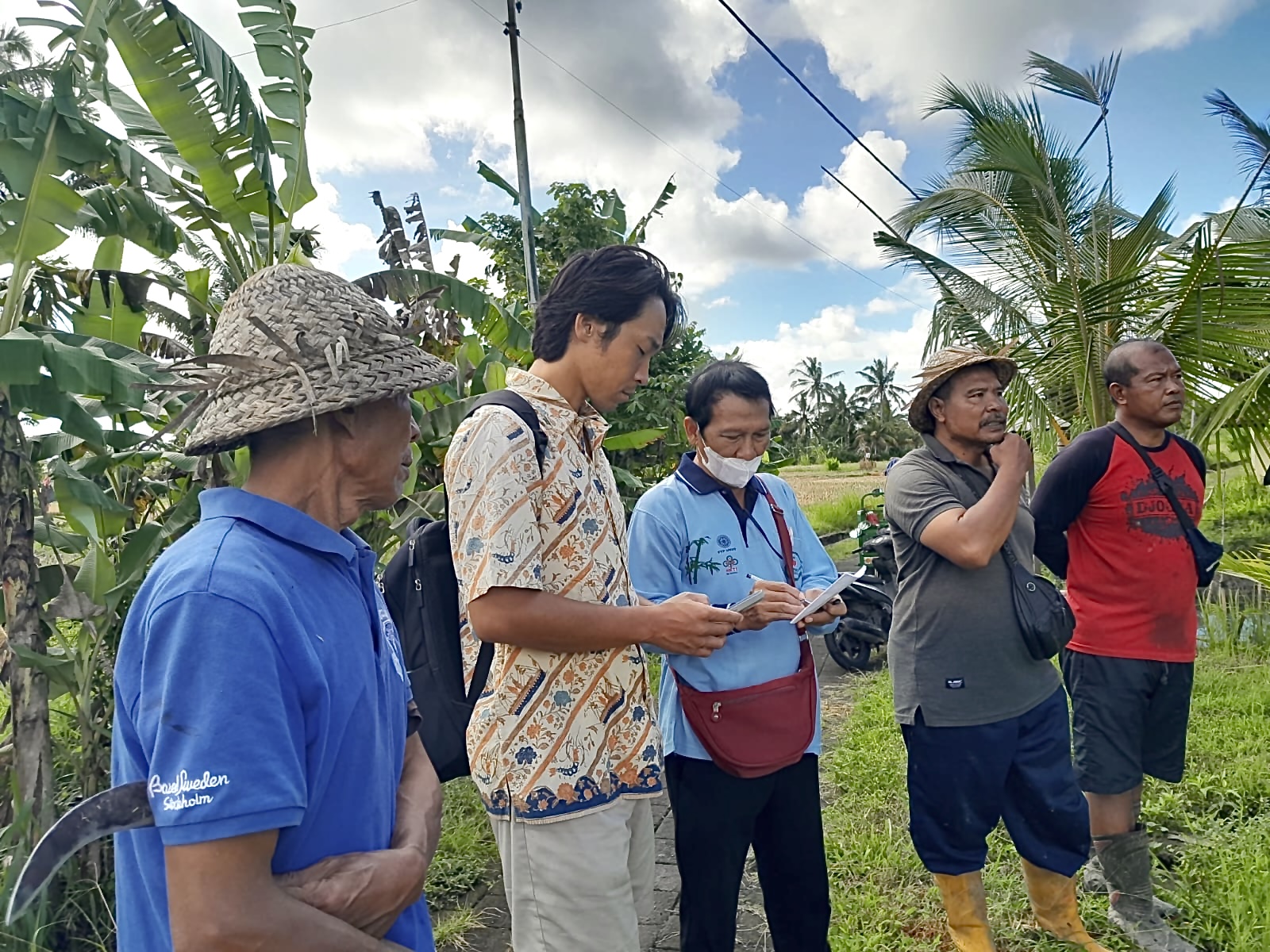 ELECTRAQUA field visit with Balinese farmers and project members